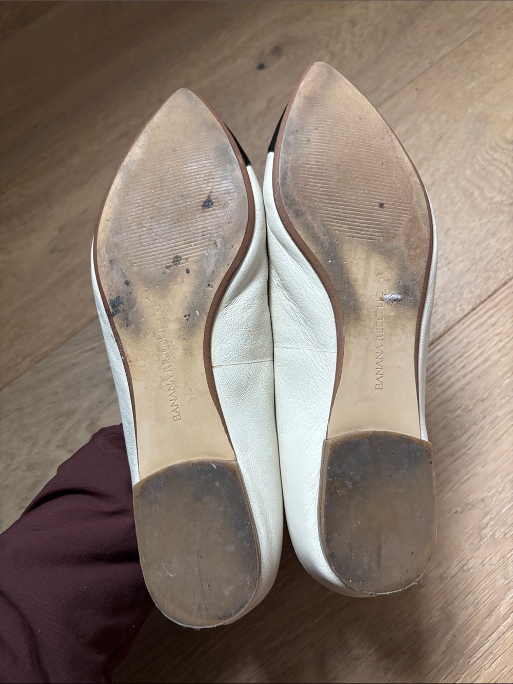 Banana Republic Two-Tone Pointed Toe Ballet Flats in Cream and Black size 7 - Picture 3 of 4